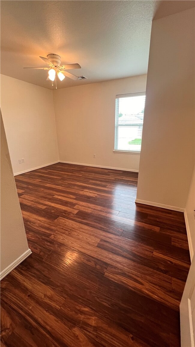 Photo - 4419 W Pecan St