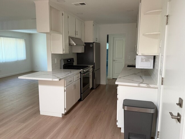 Photo - Showing Friday 7/10 from 5-6pm and Saturday 7/11 from 10-11am!! 3 Bed 2 Bath remodeled home