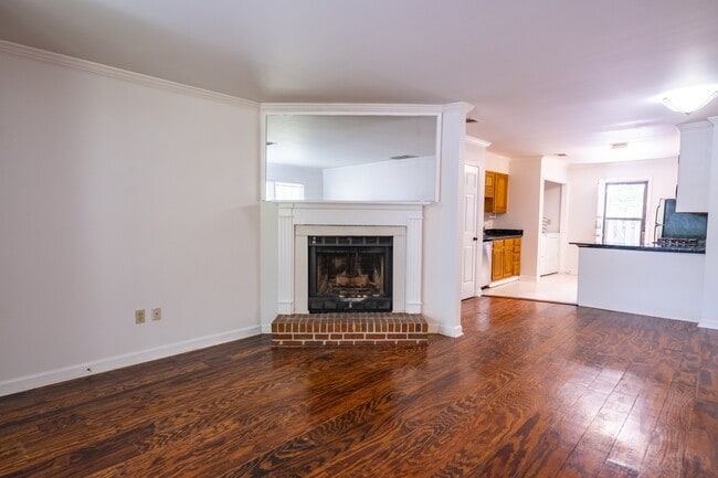 Photo - 2496 Leeshire Rd