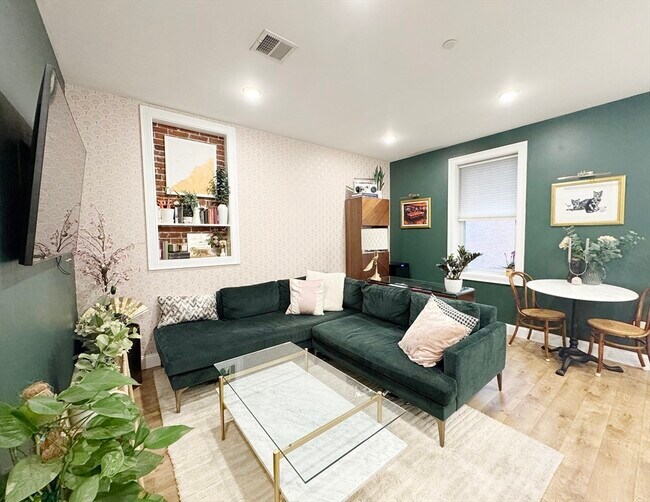 Photo - 90 Havre St Condo Unit 2