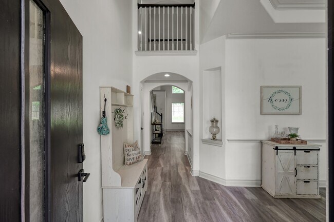 Photo - 3215 Canterbury Ln
