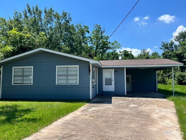 Building Photo - Newly remodeled 4bed/2bath in Orange, TX Rental