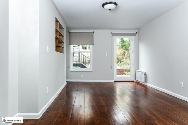 Photo - 471 Henry St Unit 1