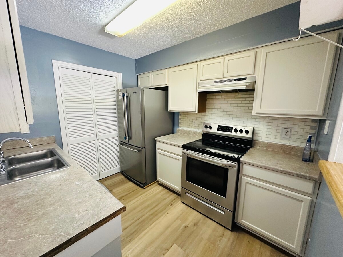 Photo - 2425 Oxford Pl Unit 104