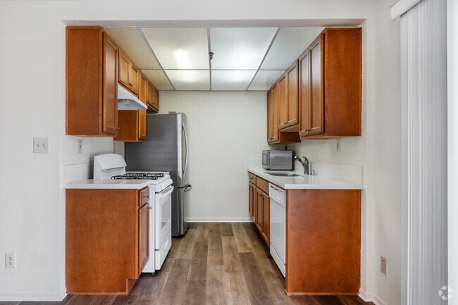2BD, 2BA - 830SF - Kitchen Veteran Floor Plan H