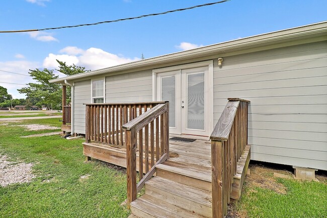 Photo - 412 Stowell St