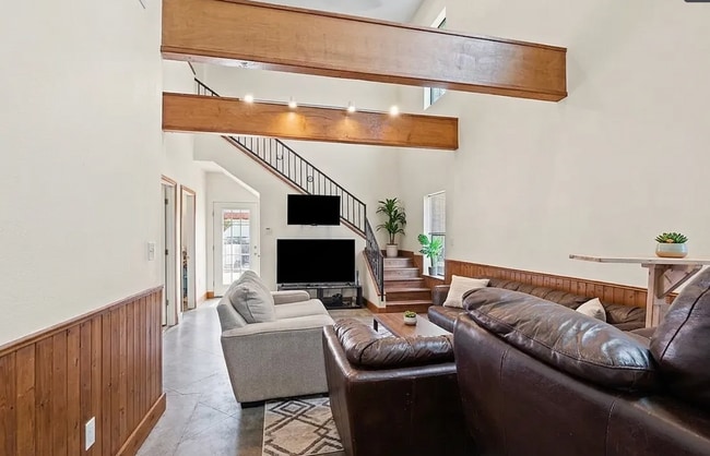 Photo - 7 bedroom home 2 min walk from Campus