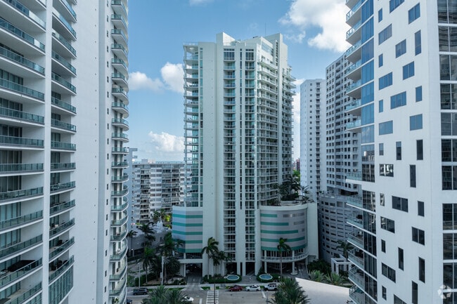 218 SE 14th St - Emerald at Brickell