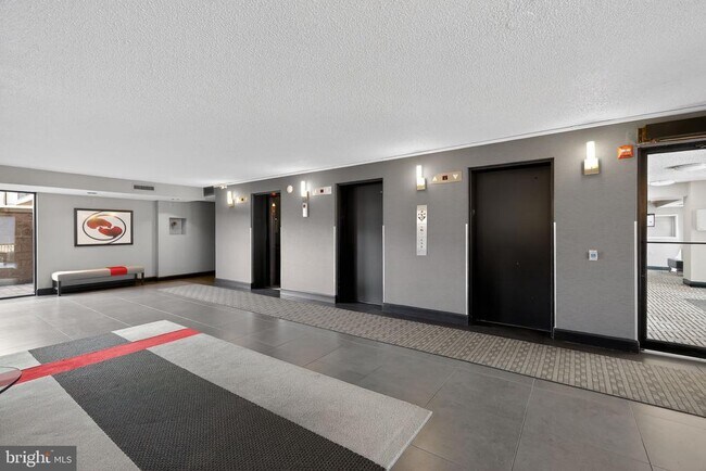 Building Photo - 200 N Pickett St Unit 506