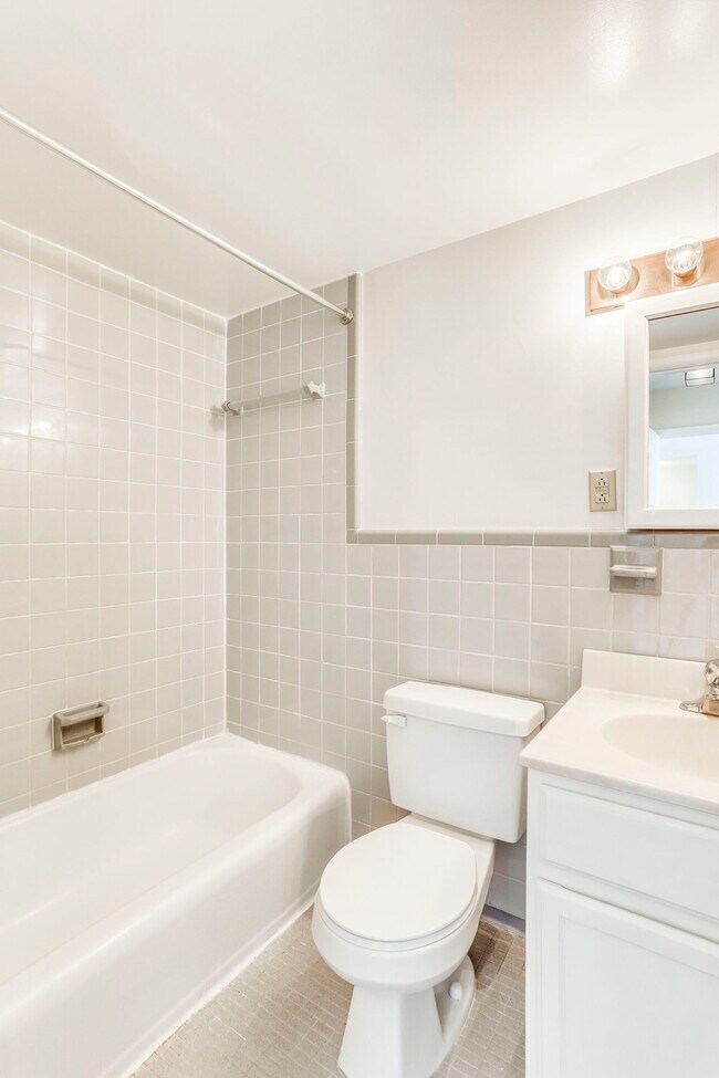 Sparkling Bath - 3515 Washington Blvd