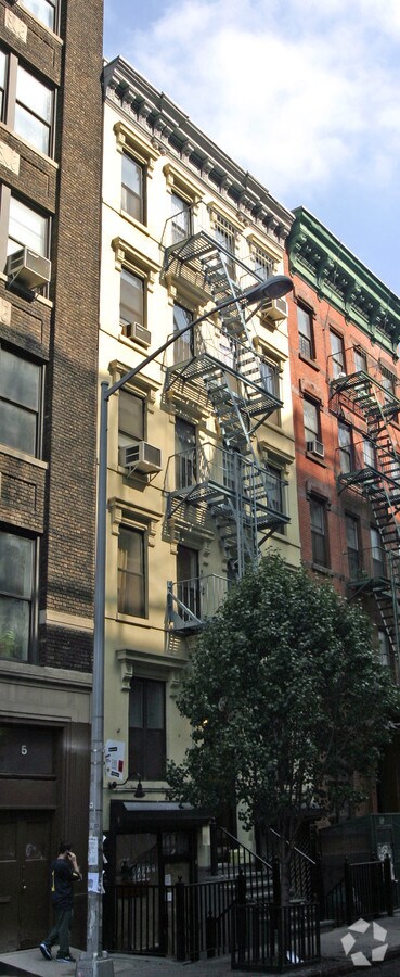 Photo - 7 E Third St