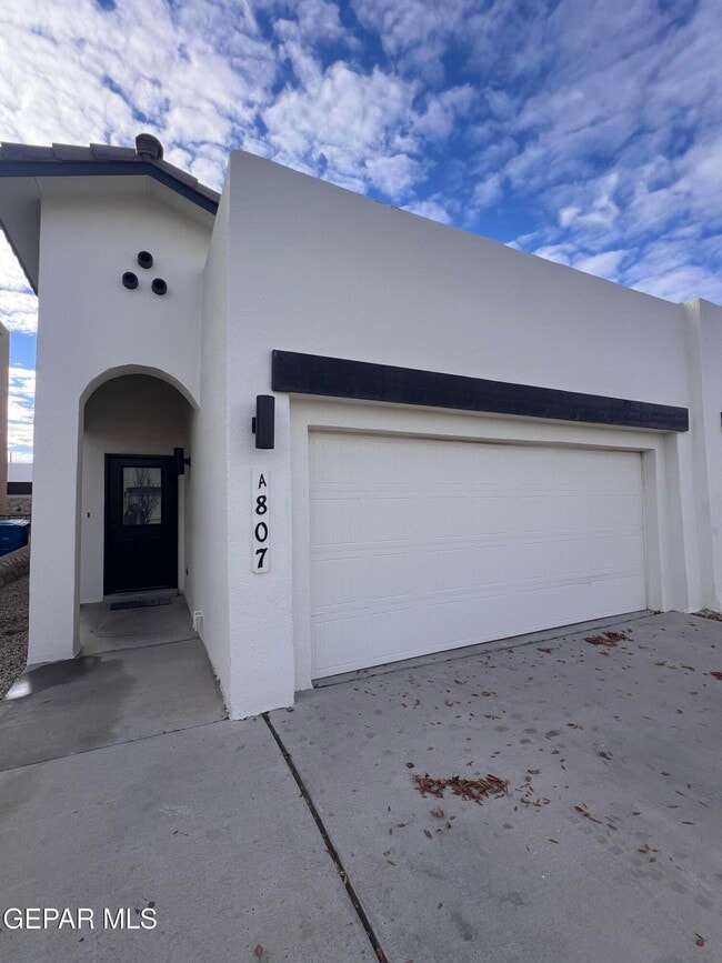 Photo - 807 HC Gilbert Minjares Dr