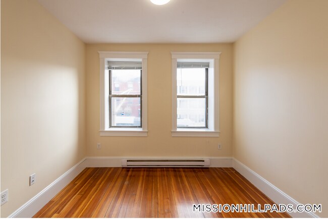 887 Huntington Ave Unidad 3