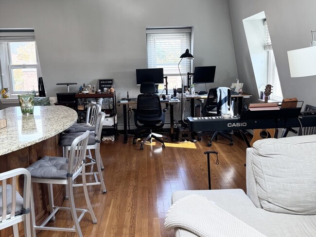 Photo - 172 Bunker Hill St Unidad 2