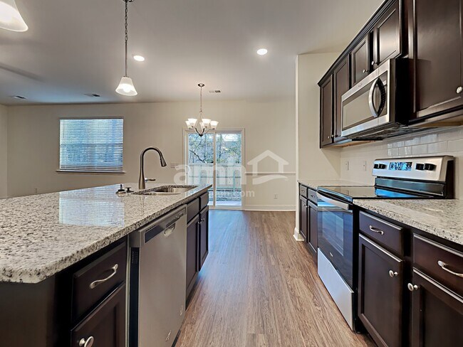 1813 Produce Ln