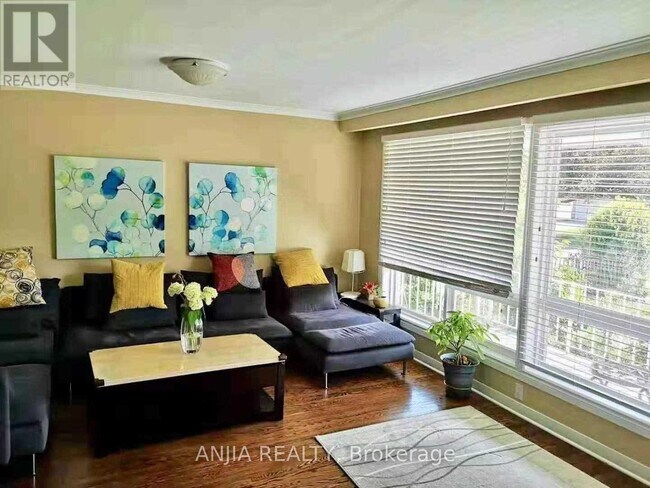 Photo - 158 Kingslake Rd
