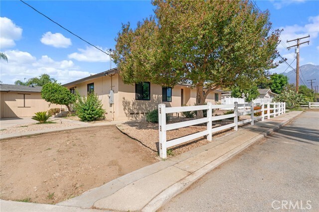 7420 Ivy Ln