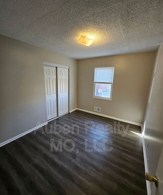 Photo - 1031 SW Kingscross Rd