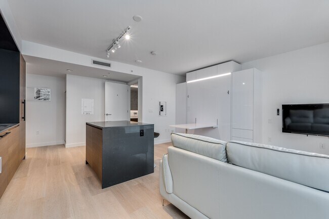 Photo - 1289 Hornby St