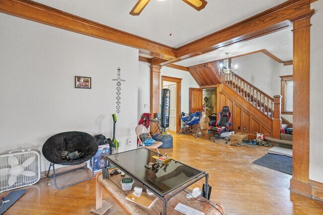 Photo - 1407-1411 Main Unit Front Apartment