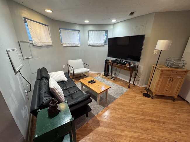Building Photo - 1100 Irving St NW Unit B Rental