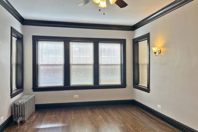 710,5 W - 710-712 N. Austin Blvd. Oak Park, IL 60302