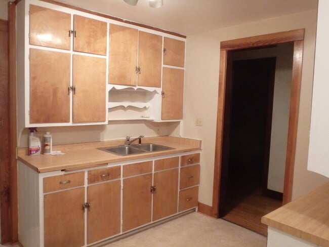Photo - 320 S Grand Ave Unit Student Housing near Carroll University