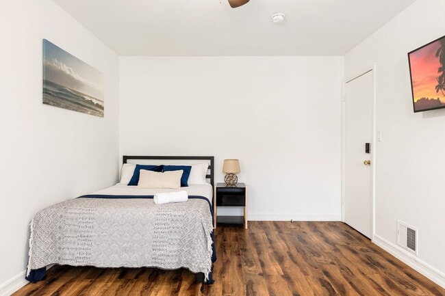 Photo - 515 Landfair Ave Unit Single Room 12 - 12