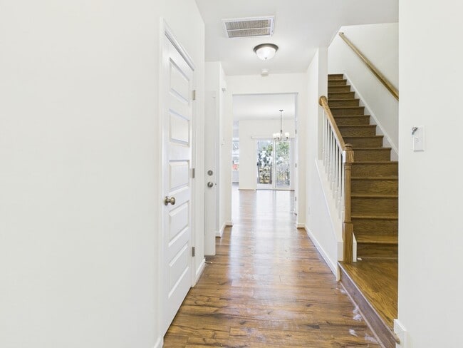 Photo - 6600 Wy Pt Dr