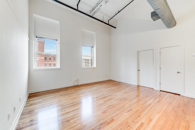 Photo - 716 Madison St Unidad 304