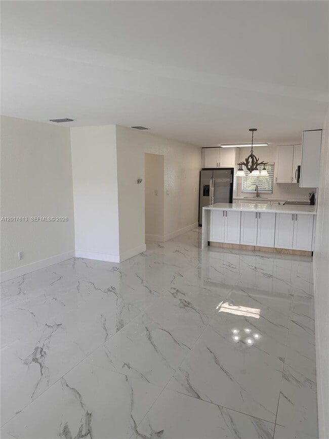 Building Photo - 6591 SW 46th St Unit 3