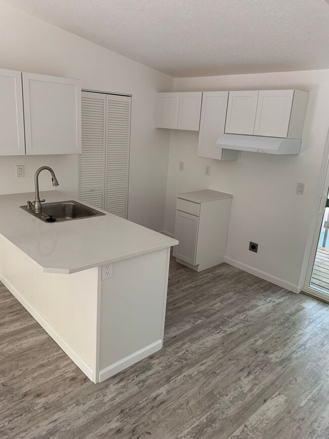 4940-4950 SW 45th Ave
