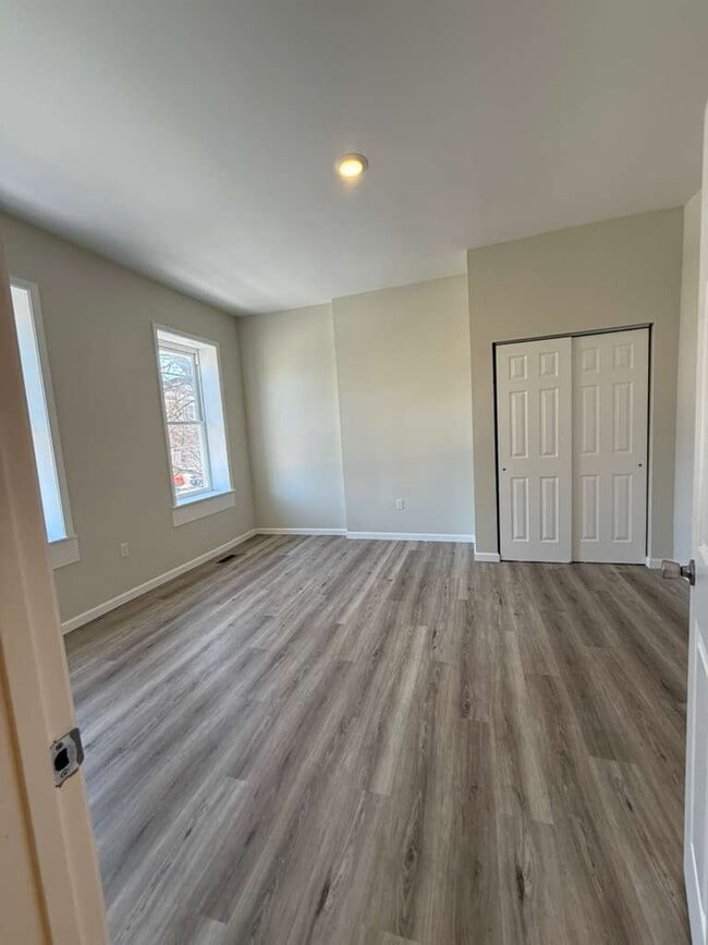 Photo - "Charming 2-Bed Oasis in St. Louis City – Spacious 1000 Sq Ft Living at 3215-3217 Nebraska Ave!" Unidad 3217-1F Nebraska Ave