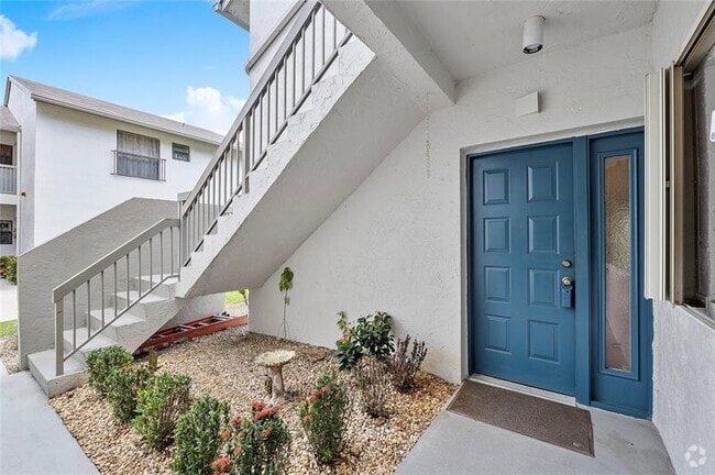 Building Photo - 4670 NW 22nd St Unit 4670 Rental