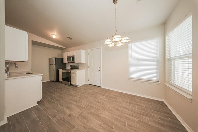 Photo - 9117 Checkerbloom Dr Casa