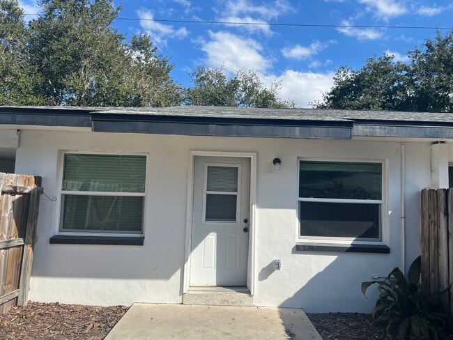 Fotografía del edificio - 7101 Dartmouth Ave N Unidad 4