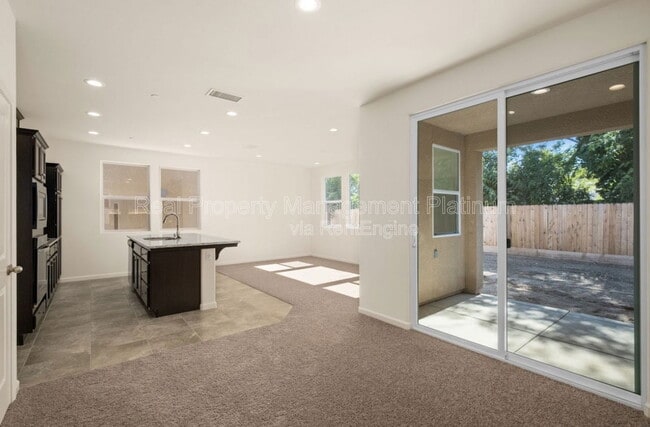 Photo - 555 N Cattail Ct