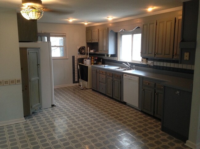 Building Photo - 34 N Elmhurst Ave Unit House