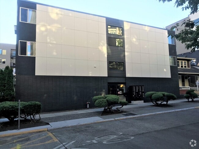 Building Photo - 4731 12th Ave NE Unit 301 Rental