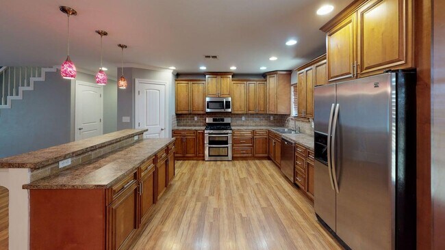 Photo - 115 G St