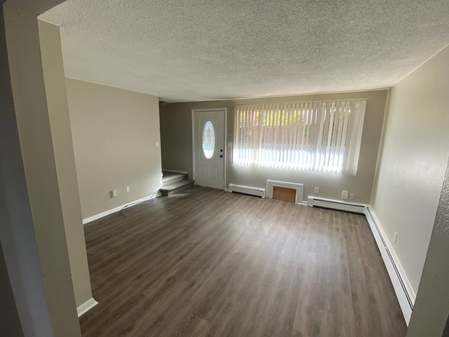 Photo - 826 Emery St