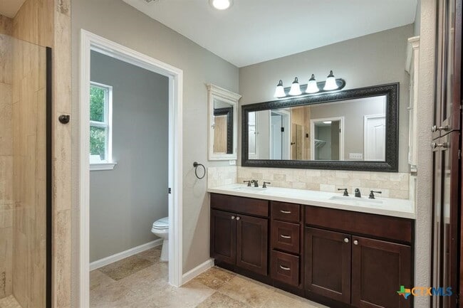 Photo - 2412 Willow Way