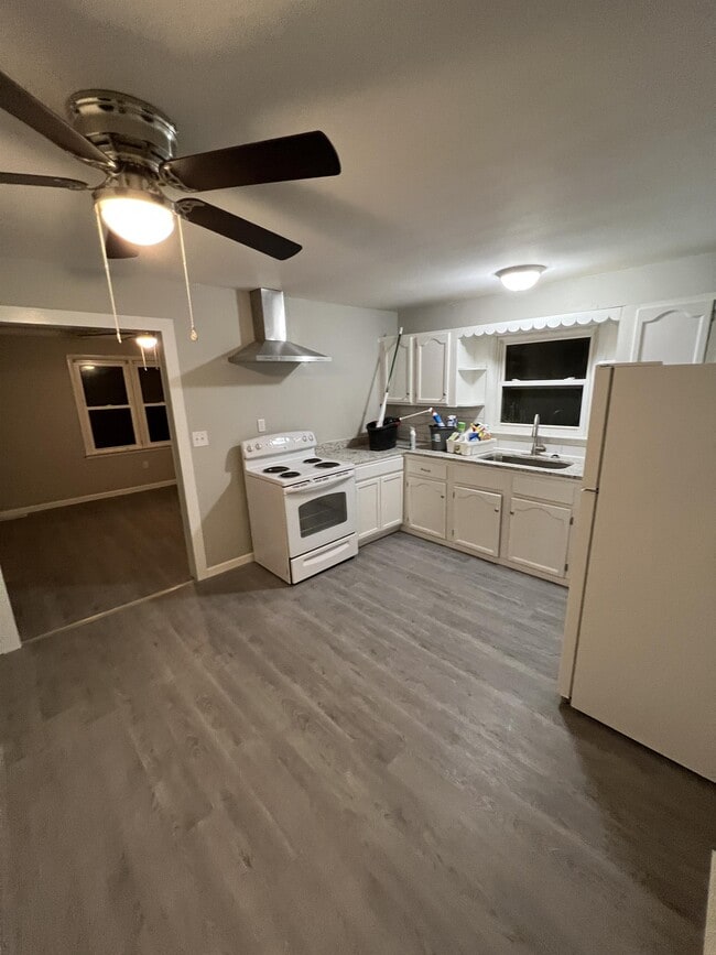 Photo - 132 Allnutt Dr