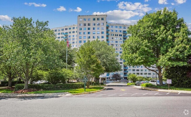 Building Photo - 10500 ROCKVILLE Unit 1507 Rental