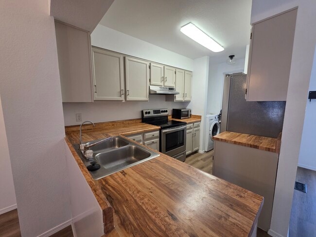 Photo - 3670 Queen Anne Way