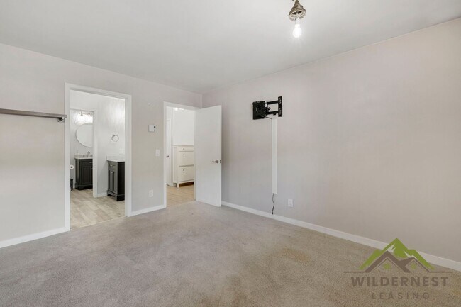 Photo - Steps to the Runs, Mountain Views, Spacious Ski Run 1 Bedroom Condo