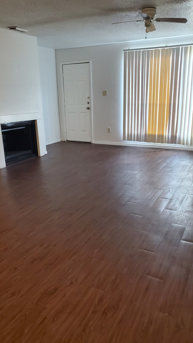 Building Photo - 15536 Weldon Dr Rental