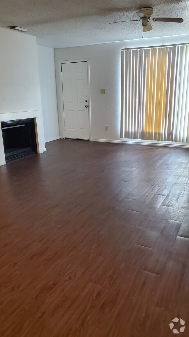 Building Photo - 15536 Weldon Dr Rental