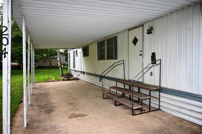 Building Photo - 204 N Ave G Rental