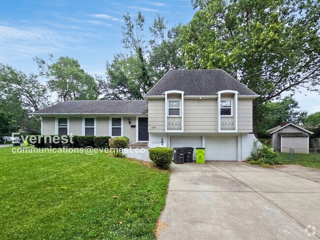 Building Photo - Lovely 3-Bedroom Home with 2-Car Garage / ...